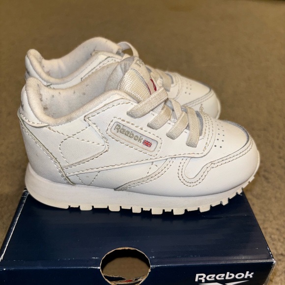 Gently worn toddler white Reebok Classic size 5. - Picture 2 of 8